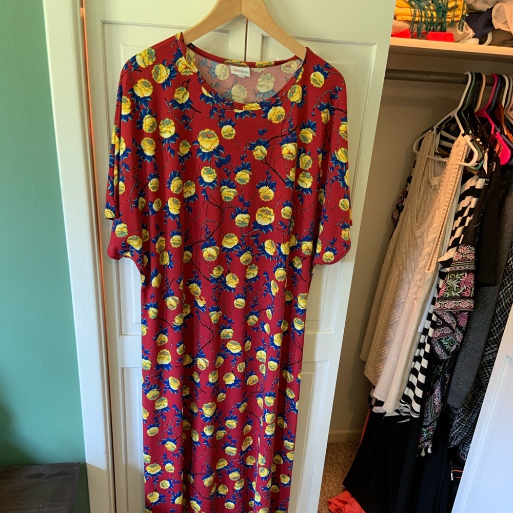 Lularoe 3x short sleeve maxi dress. Red w/roses